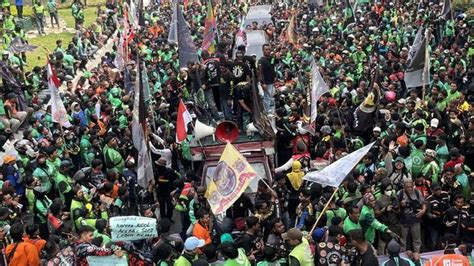aksi demonstrasi ojol klik link nonton konten menarik frame edisi spesial terbaru benar-benar image 2