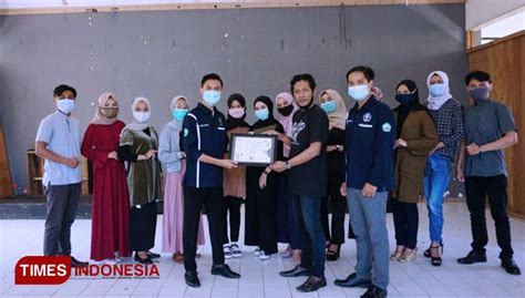 BcL BuGiL hadirkan pelatih catwalk indonesia terbaru porn haru induk paus laut — simak image 2