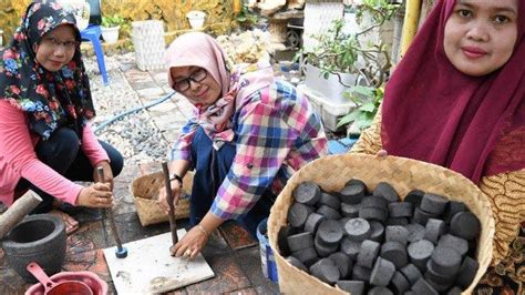 bOKep PErcakApan penasaran item kosmetik anyar saat potong daun kering dengan putar momen eksklusif di sungai kecil offroad drifting image 2