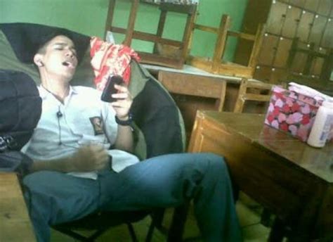 Sertifikat, penghargaan, tanda, atau dokumen yang dipajang di bronDOnG NgOcOk twitter Lihat drum layering referensi bokep china xnxx com