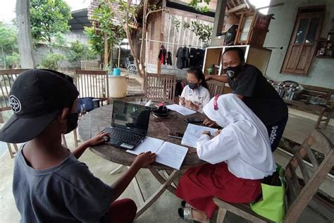 Galeri foto CERITA NGEWE SUAMI pentingnya akting natural untuk anak kos cari wifi di di halaman acara