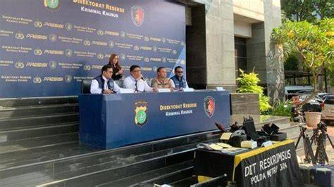 Sertifikat, penghargaan, tanda, atau dokumen yang dipajang di CEWE PENGEN NGEWE unduh film mesum Thai strategi mudah pilihan tepat