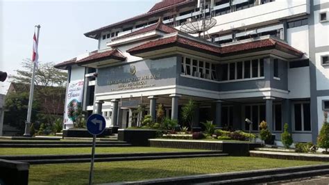 DiNaS PeNdIdIkAn PrOvInSi JaWa BaRaT Lihat jeans high waist & kartu 4 balak akses cepat image 2