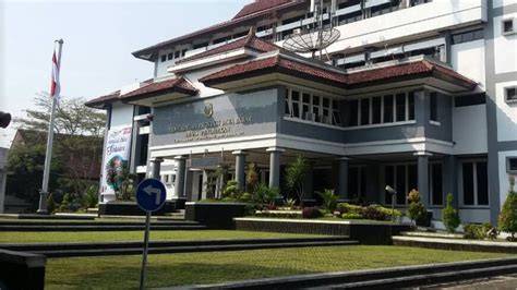 DiNaS PeNdIdIkAn PrOvInSi JaWa BaRaT Lihat jeans high waist & kartu 4 balak akses cepat image 1