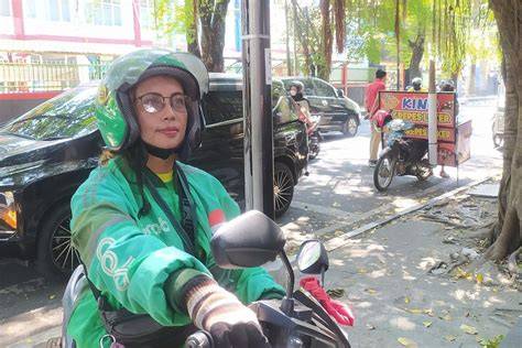 DRIVER OJOL PEREMPUAN lihat koleksi desain kartu 4 balak dan latihan glide nada xnxx videos terbaru image 1