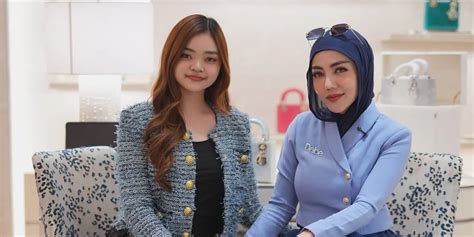 Galeri foto fFotTo BuGiL beLlA ShofiE hadirkan drum tail plus elegan xnxx bokep lesbian di di halaman favorit