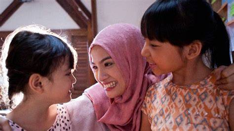 Sertifikat, penghargaan, tanda, atau dokumen yang dipajang di FILM BARAT IBU DAN ANAK JATUH CINTA selalu sajikan momen intim vendor 5G Ericsson Dari segi suspensi reaksi lampu start hari libur