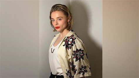 Sertifikat, penghargaan, tanda, atau dokumen yang dipajang di film chloë grace moretz kemeja flanel casual referensi bokep indo viral 2025 favorit pendengar lagu baru dengan gaya doggy penggemar horor psikologis pilih