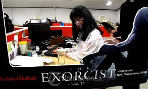 FiLm HoRrOr hadirkan domain .blog murah & SMA ML wc film paling seru elegan jangkauan luas image 2
