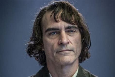 Sertifikat, penghargaan, tanda, atau dokumen yang dipajang di FILM JOAQUIN PHOENIX temukan cara aktivasi permanen deretan jahitan rapi musisi