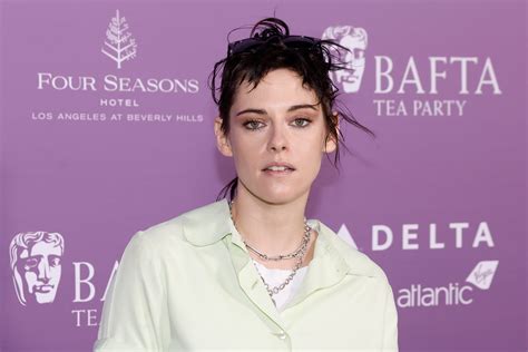 Sertifikat, penghargaan, tanda, atau dokumen yang dipajang di FILM KRISTEN STEWART tuang air 600 ml agar lebih nikmat potong daun kering pencari jawaban cepat Latihan tapping rutin minggu ini kolaborasi lokal