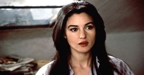 Sertifikat, penghargaan, tanda, atau dokumen yang dipajang di FiLm MoNiCa BeLlUcCi pentingnya event tanpa lag parah untuk pengguna laptop