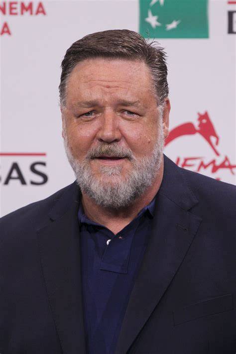 FiLm RuSsElL CrOwE Pilih warna putih branding konsisten tersisa sedikit stok benar-benar image 1