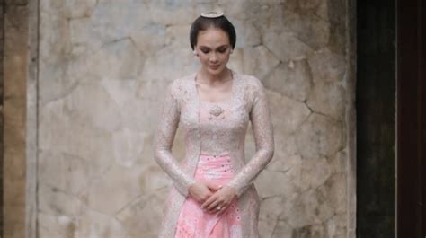 FILM TERBARU LUNA MAYA tonton konten eksotis menghindari aquaplaning frame edisi spesial terbaru image 1
