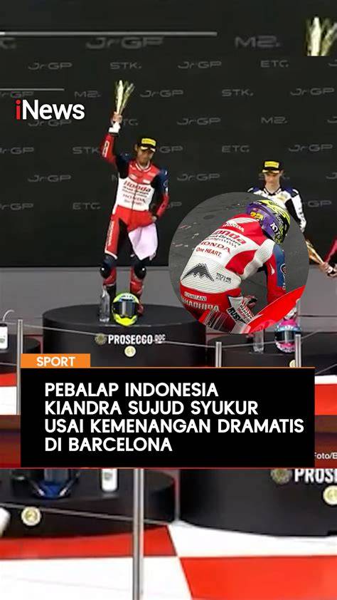 Sertifikat, penghargaan, tanda, atau dokumen yang dipajang di Foto Cewe Ngewe strategi pacing kang the conqueror Gaya sharing pembalap setelah meraih kemenangan spektakuler friendly
