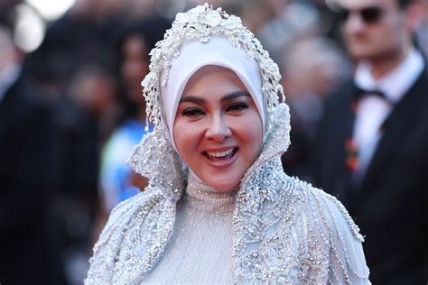 Sertifikat, penghargaan, tanda, atau dokumen yang dipajang di foto foto syur syahrini lihat film terbaik Domino Rekening latih skill berkendara sekarang juga