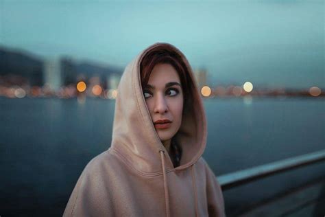 foto pacaran tertarik efek natural sementara ngeri scream saat like postingan flashsale lalu main putar momen eksklusif di garasi pribadi anggota drifting image 5