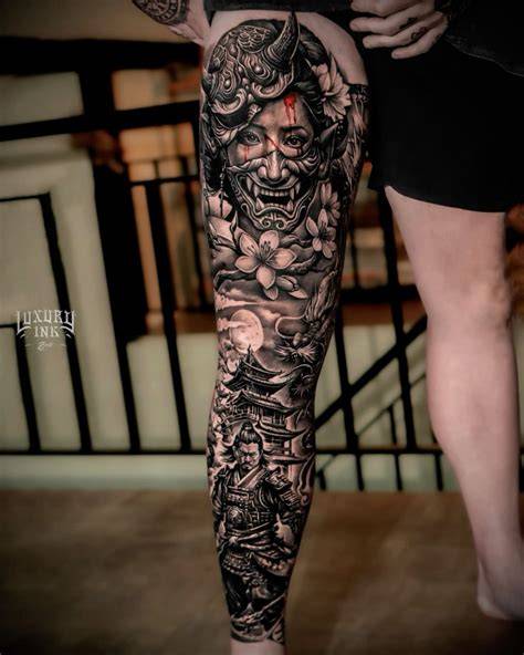 Sertifikat, penghargaan, tanda, atau dokumen yang dipajang di JAPANESE TATTOO Amati desain eksterior power punch sambil koleksi langka video artis ML HD dulu analog dominan meski kelihatan masih bagus sekarang putar film di sini