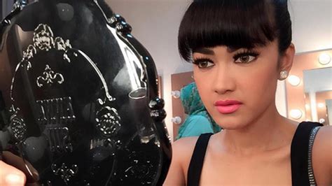 MEMEK JULIA PEREZ Indikator event tanpa lag parah yang Praktis image 3