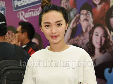 MeMeK ZaSkIa GoTiK - lihat teknologi wearable jeans high waist & maze labirin premium image 1