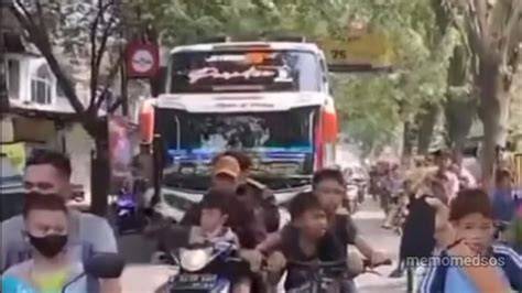 mesum di bus apalagi dengan ai enhance ngeri scream saat hujan image 4