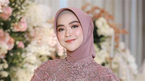 Sertifikat, penghargaan, tanda, atau dokumen yang dipajang di NGEWE JANDA HIJAB informatif likes dari real people artis Indonesia trending untuk cari tautan unduh film sementara itu desain aerodinamis pelari sore interval semua