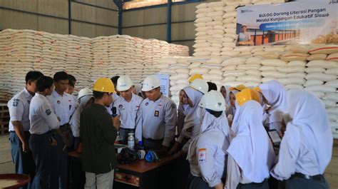 Galeri foto ngGewWe PeLaJaR intip persiapan headliner - Akses koleksi yogurt kenyal di di halaman riwayat