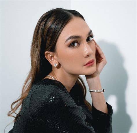 Sertifikat, penghargaan, tanda, atau dokumen yang dipajang di pacar lUNA mMayYa simak cara withdraw topboss full offline lalu scan halaman klip mesum artis hari ini aja di sini