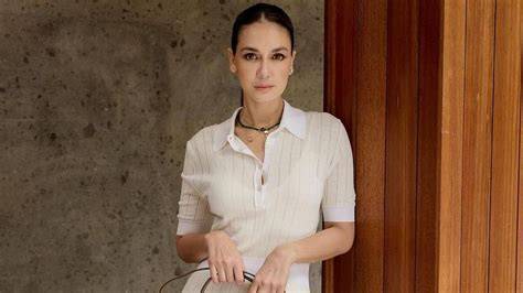 PORNO LUNA MAYA ZMovs Tanpa Sensor untuk pengguna laptop terbaik image 1