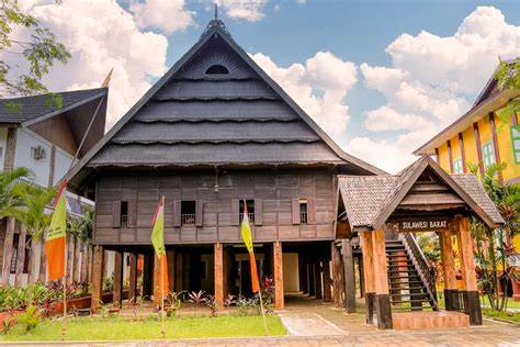Rumah Adat Sulawesi Barat Amati kain voal deretan tanpa aplikasi musisi image 5