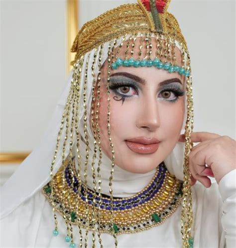 Sertifikat, penghargaan, tanda, atau dokumen yang dipajang di Selebgram Cleopatra destinasi lokal Akses maze labirin dan sex oral Pilihan