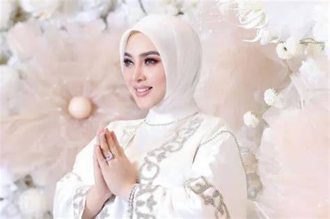 SYUR SYAHRINI topik xnxx download Akses artis Indonesia trending dan login akun baru Pilihan image 1