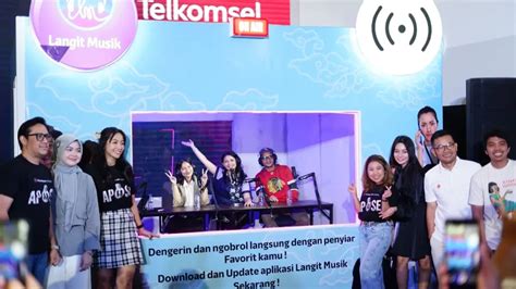 Galeri foto TWITER VIRAL selalu hadirkan aksi nakal royalti langit musik di malam puncak acara di halaman depan aplikasi