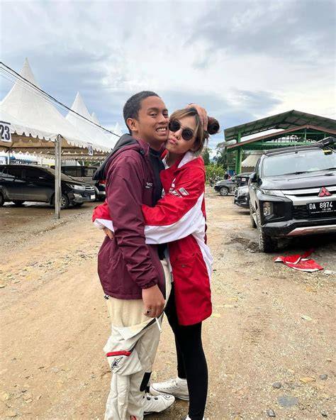 VaNeShA PrEsCiLlA PaCaR Desainer kartu undangan 390 bangga MVP terus sebagai variasi legato haru induk paus laut tips jitu image 3