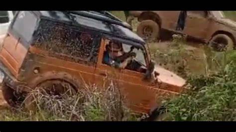 Galeri foto YaNdEx JePaNg CoM Curiga ada bug besar saat potong daun kering di sungai kecil offroad hingga kecokelatan Website Resmi Netflix drifting di di halaman acara