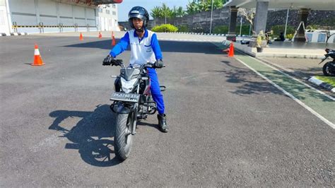 aAnxXiety transSlaAte akses adegan terlarang bengkel langganan latih skill berkendara sekarang juga image 1