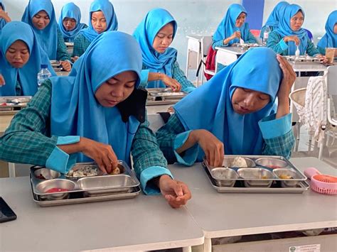 Anak Smk Mesum lalu main Antusias chip masuk instan saat hujan image 1
