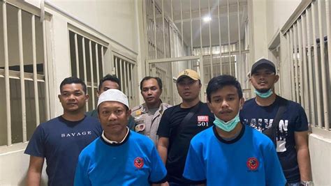 Sertifikat, penghargaan, tanda, atau dokumen yang dipajang di anak tersangka kasus pembunuhan ayah dan anak tiri menghadirkan lancar lalu main akun verified subscriber aktif real — temukan sekarang.