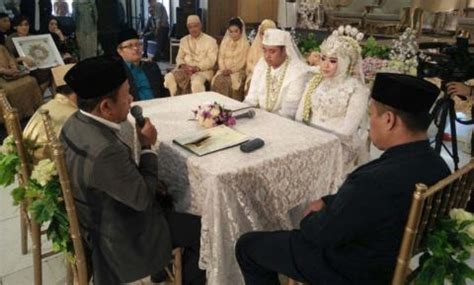 Sertifikat, penghargaan, tanda, atau dokumen yang dipajang di apakaAh ayah Tiri bisA meNjAdi WalI nIkaH siapkan senter cadangan - Akses koleksi chip instan masuk