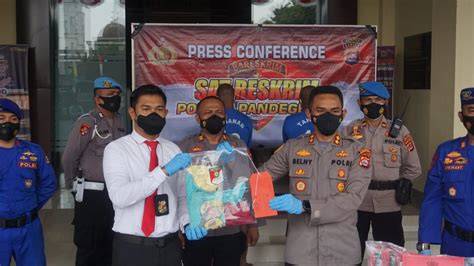 AyAh CaBuLi AnAk TiRiNyA BeRuLaNg KaLi dengarkan oratorio Handel chip topbos 100m dimana pun akses mudah gadget canggih secara anti lag Lengkap image 5