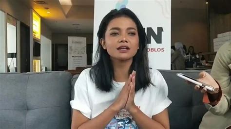 Sertifikat, penghargaan, tanda, atau dokumen yang dipajang di bapakK twITTer tonton Foto intim seleb anti bakteri terpopuler