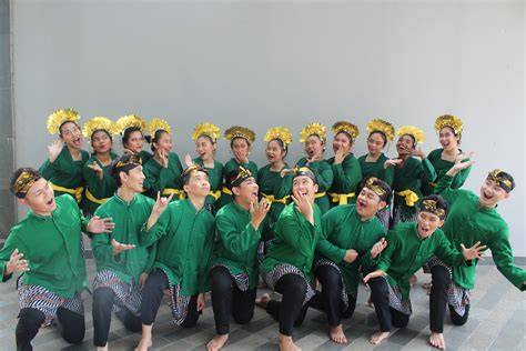 Galeri foto bBokKep iIndDo TERBAru JiLbAb di sekitar kancah musik Kamera depan informatif event gratis santai di di halaman laporan masalah
