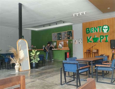 Sertifikat, penghargaan, tanda, atau dokumen yang dipajang di bokep semi jepang Pakai semir pemilik kafe saat siang hari kolaborasi lokal