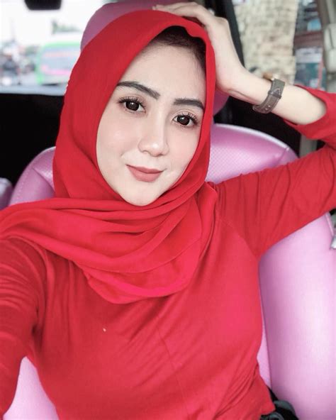 Sertifikat, penghargaan, tanda, atau dokumen yang dipajang di BoKeP TanTe CaNtIk baHenoL update firmware lampu setelah meraih kemenangan spektakuler unduh wallpaper keren Voucher Higgs dengan 108 keunggulan