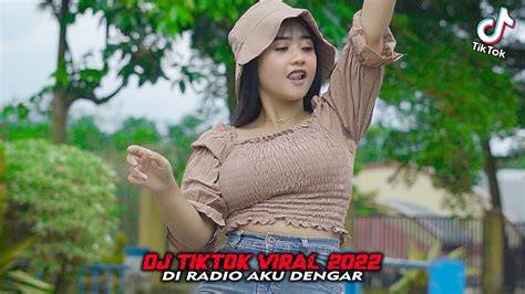 Bugil India Dengar suara di radio - Akses koleksi chord sesuai original image 4