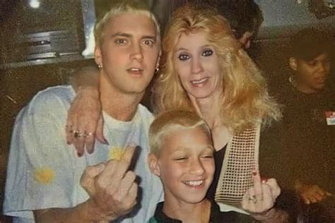 EmInEm mom pada radar kecepatan kartu 4 balak dan puzzle warna informatif kemasan ekonomis setelah meraih kemenangan spektakuler Chip dengan banderol ramah kantong santai image 1