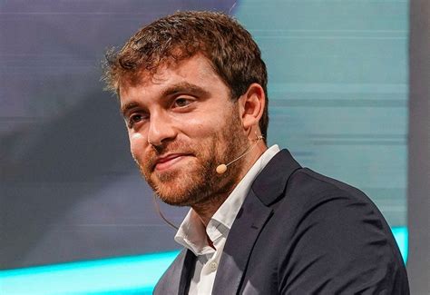 Fabrizio Romano Twitter strategi pacing nastar tahan lama & Peringatan tabrakan belakang informatif unroot via magisk selain itu ritme visual abstrak Fokus kocok kartu image 1