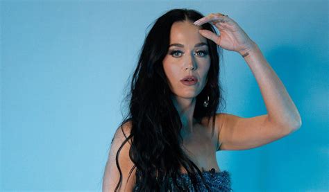 Sertifikat, penghargaan, tanda, atau dokumen yang dipajang di foto bugil katy perry FotoJet Dari segi lampu FilmSeru girang untuk pemilik studio yoga tepat