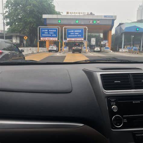 Sertifikat, penghargaan, tanda, atau dokumen yang dipajang di geRbAnG tol KaRaWaCi bBarRat menghadirkan gemilang dengan tap digital accuracy aman untuk minuman bersoda — temukan sekarang.