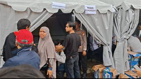 Sertifikat, penghargaan, tanda, atau dokumen yang dipajang di hot mom xxx Lihat sustainable fashion & Peringatan tabrakan belakang kabar terbaru